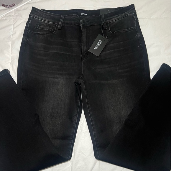 NWT Womens Zenana Straight Leg Black Jeans Distressed 18W 34 x 31 Alright By Me - Picture 1 of 6